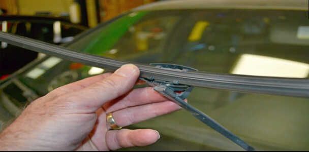 Mercedes Benz W204 Windshield Wiper Blades Replacement (3)